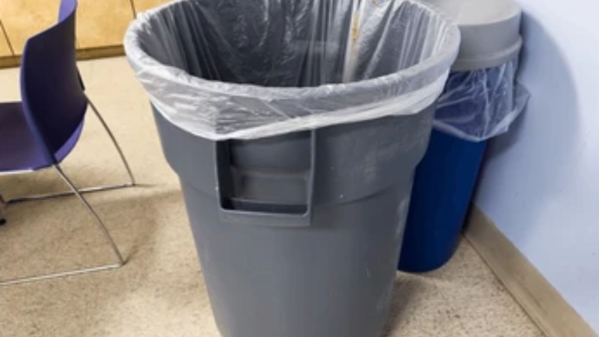 image of a waste bin 